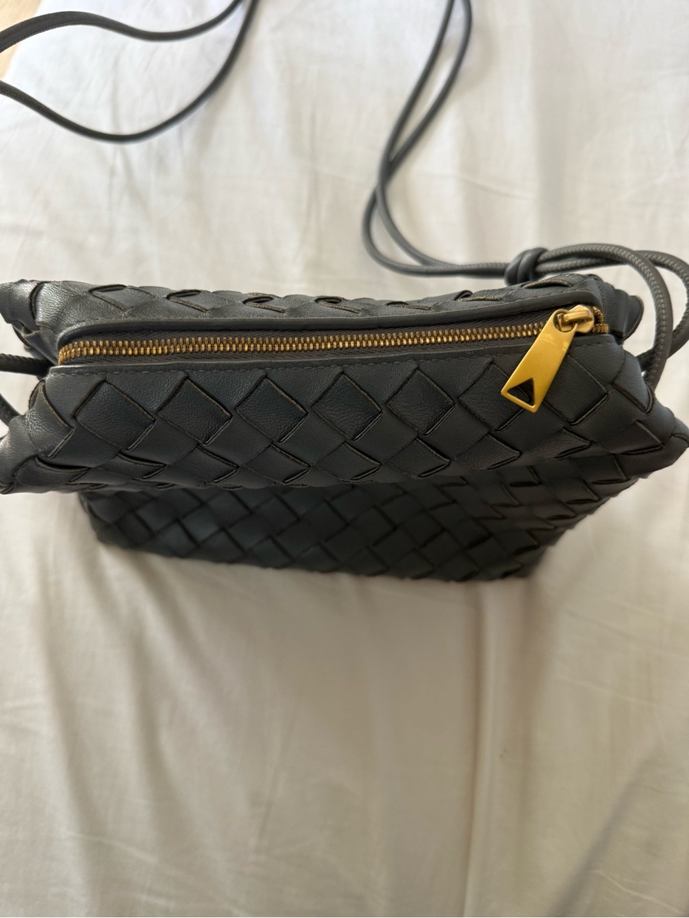 Bottega Veneta Intreciatto Loop Crossbody bag in Grey - Picture 3 of 4